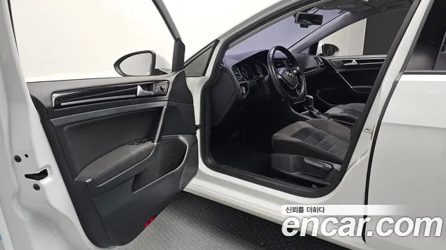 Volkswagen Golf Sportsvan 2015 thumb 10