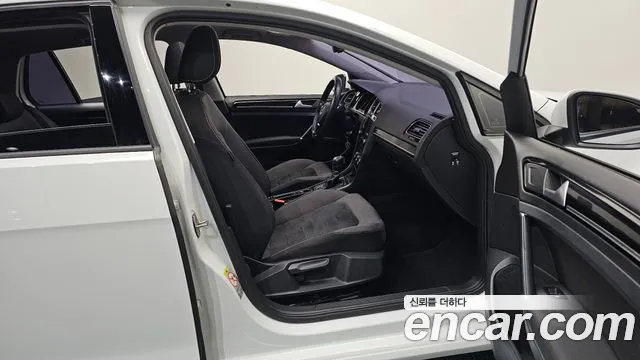 Volkswagen Golf Sportsvan 2015 thumb 11