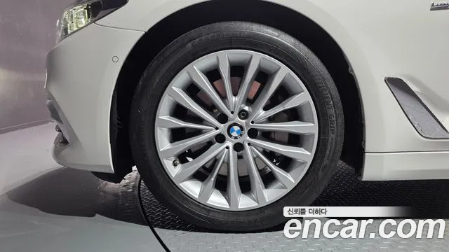 BMW 5-Series 2018 thumb 5