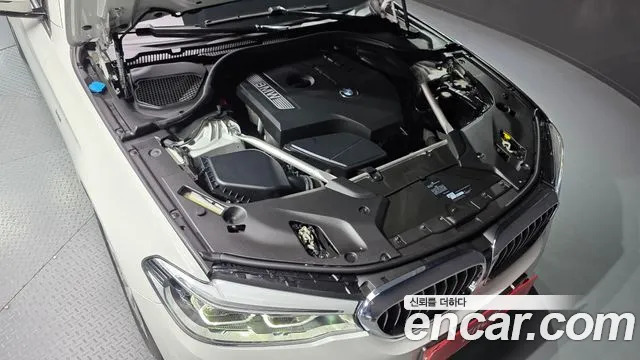 BMW 5-Series 2018 thumb 6