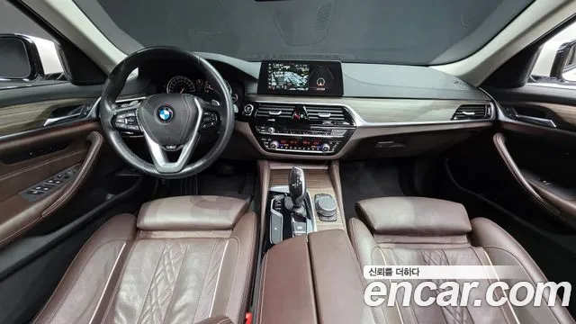 BMW 5-Series 2018 thumb 7