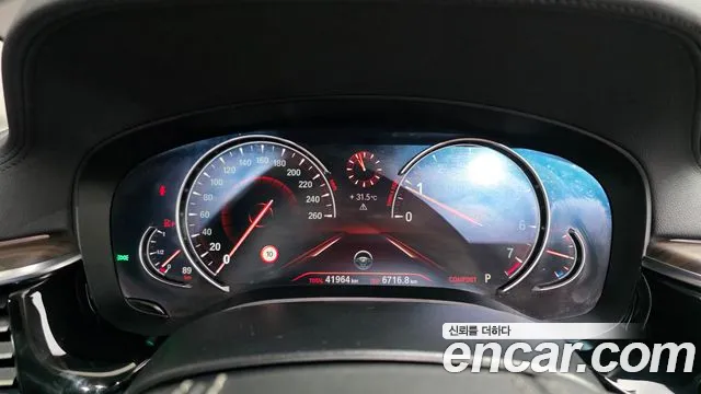 BMW 5-Series 2018 thumb 8