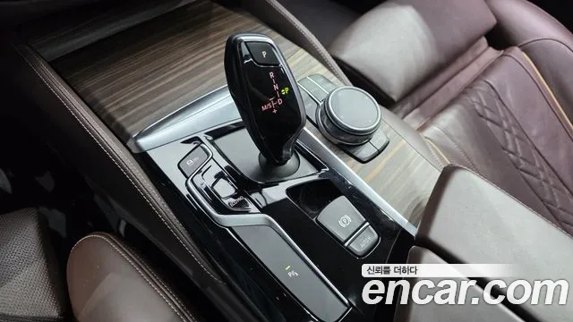 BMW 5-Series 2018 thumb 9