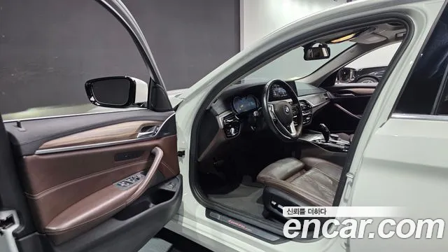 BMW 5-Series 2018 thumb 10