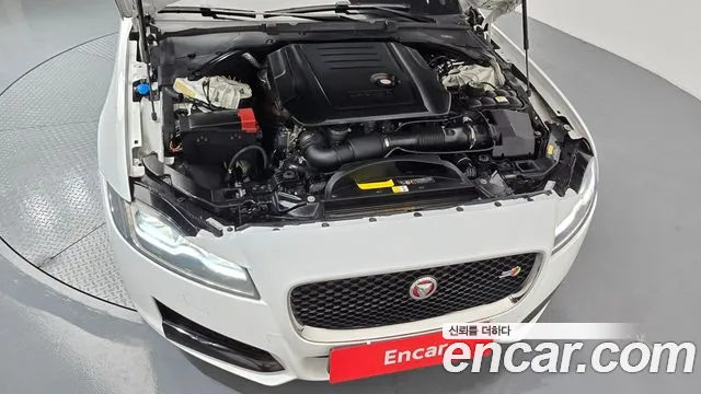 Jaguar XF 2016 thumb 6