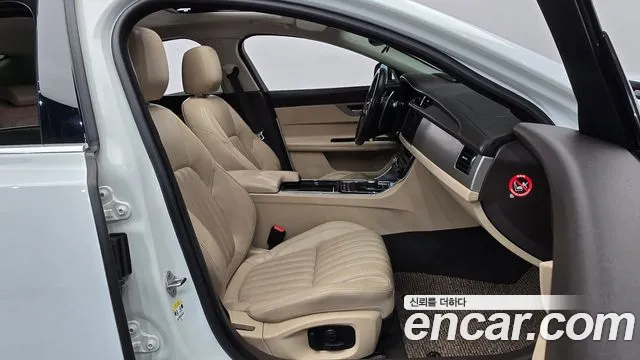 Jaguar XF 2016 thumb 11