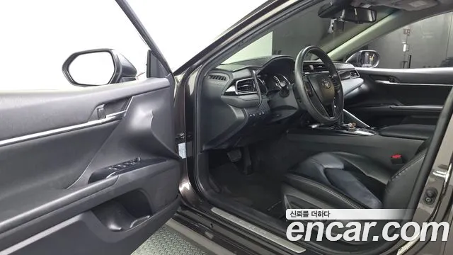 Toyota Camry 2019 thumb 10