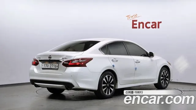 Nissan Altima 2018 thumb 2
