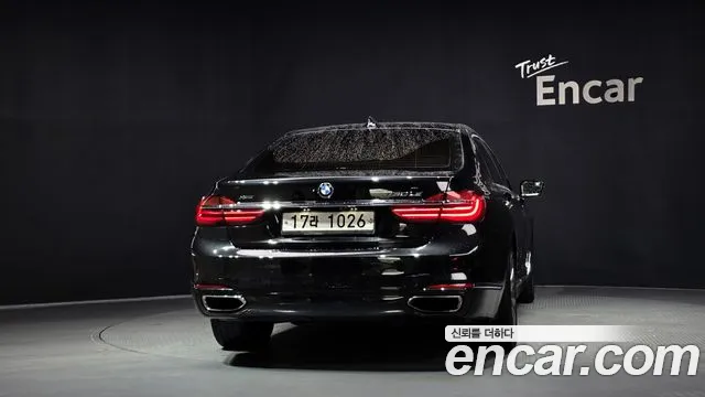 BMW 7-Series 2016 thumb 4