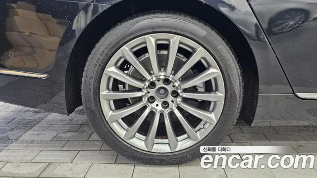 BMW 7-Series 2016 thumb 5