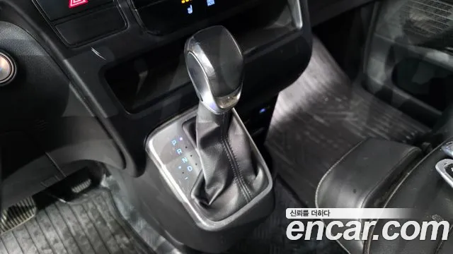 Hyundai Staria 2021 thumb 9