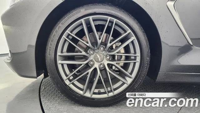 Genesis G70 2018 thumb 5