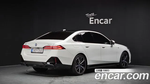 BMW 5 серии 2024 thumb 2