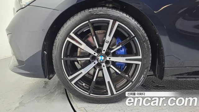 BMW 5-Series 2024 thumb 4