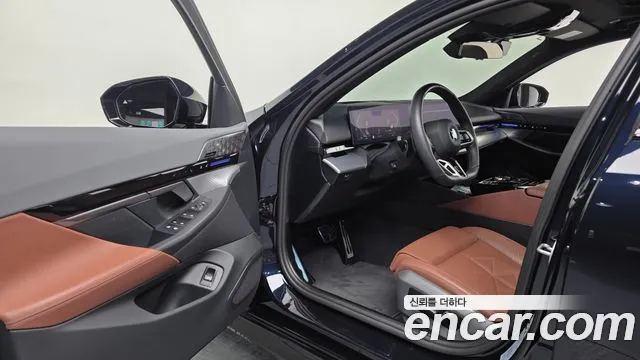 BMW 5-Series 2024 thumb 9