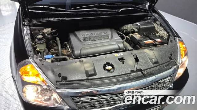 Kia Carnival 2013 thumb 6