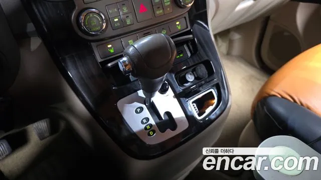 Kia Carnival 2013 thumb 9
