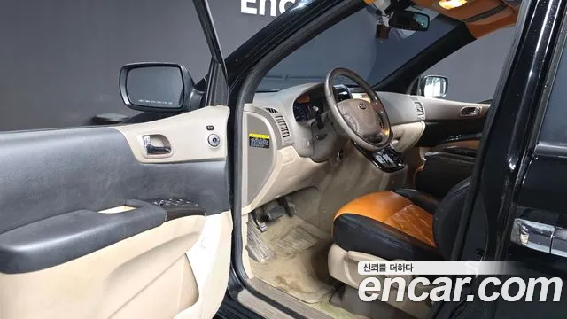 Kia Carnival 2013 thumb 10