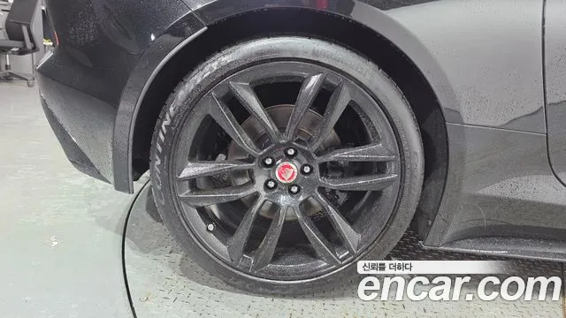 Jaguar F-Type 2019 thumb 5