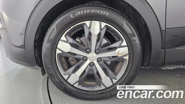 Peugeot 5008 2018 thumb 5