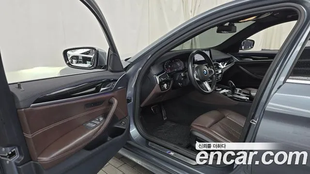 BMW 5 серии 2019 thumb 10