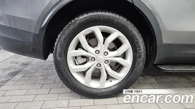 Land Rover Discovery 2018 thumb 5