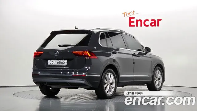 Volkswagen Tiguan 2018 thumb 2