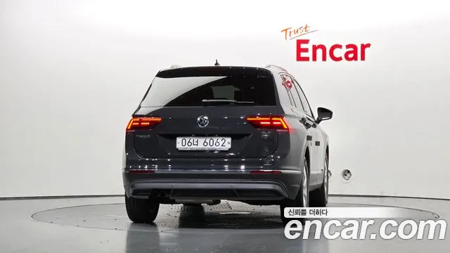Volkswagen Tiguan 2018 thumb 4