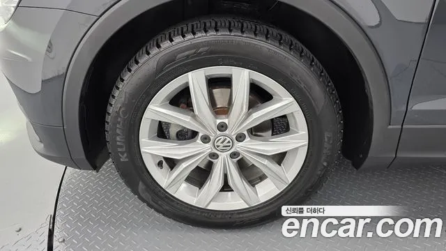 Volkswagen Tiguan 2018 thumb 5