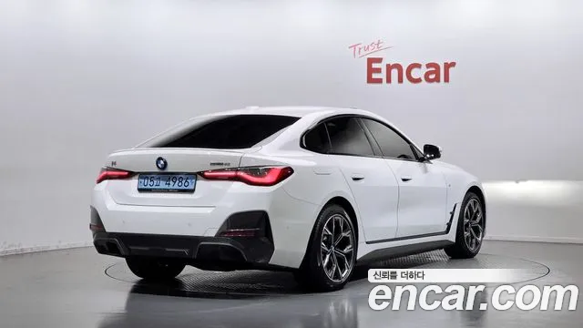 BMW i4 2022 thumb 2