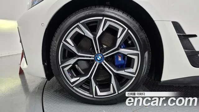 BMW i4 2022 thumb 5