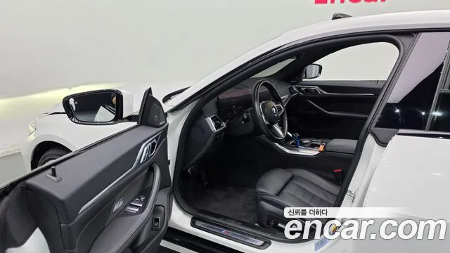 BMW i4 2022 thumb 10