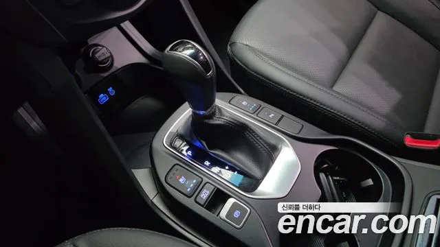 Hyundai Santa Fe 2017 thumb 9