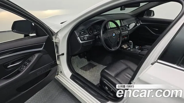 BMW 5-Series 2014 thumb 9