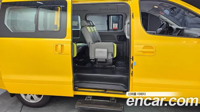 Hyundai Starex 2021 thumb 12