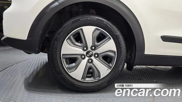 Kia Niro 2017 thumb 5