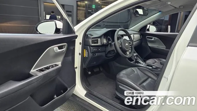 Kia Niro 2017 thumb 10