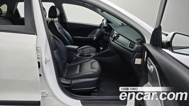 Kia Niro 2017 thumb 11