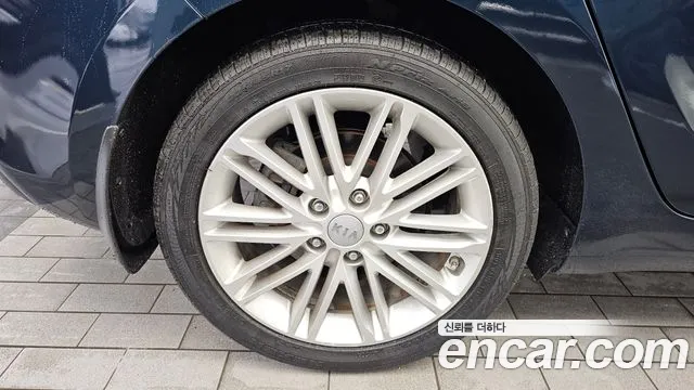 Kia Carens 2016 thumb 5