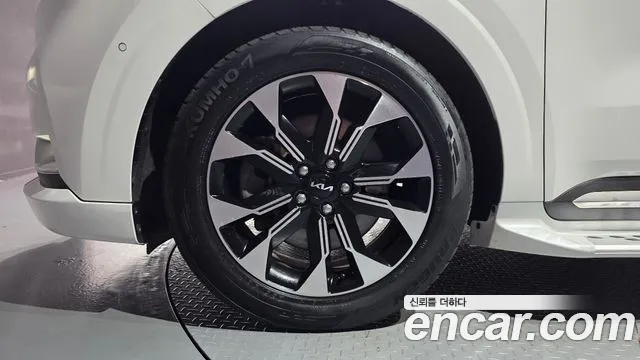 Kia Carnival 2021 thumb 5