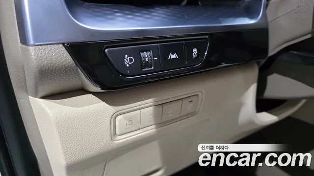 Kia Carnival 2021 thumb 12
