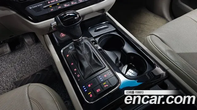 Kia Carnival 2015 thumb 9