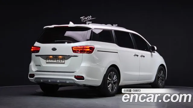 Kia Carnival 2018 thumb 2