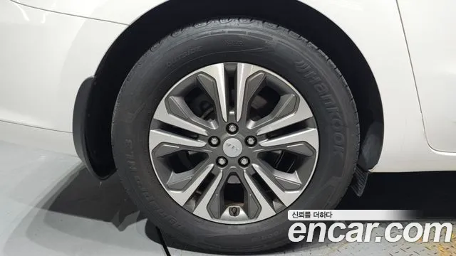 Kia Carnival 2018 thumb 5