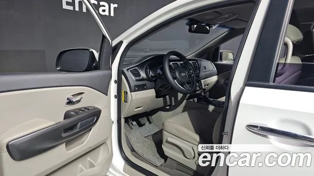 Kia Carnival 2018 thumb 10