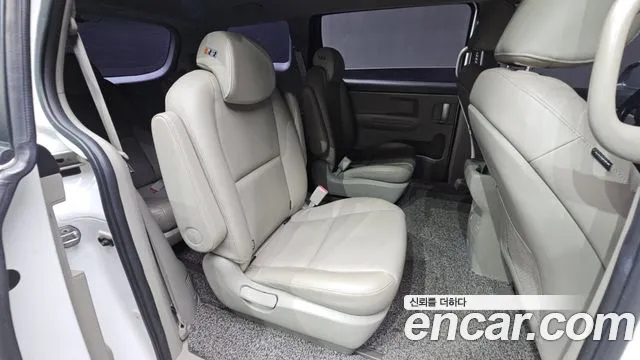 Kia Carnival 2018 thumb 11