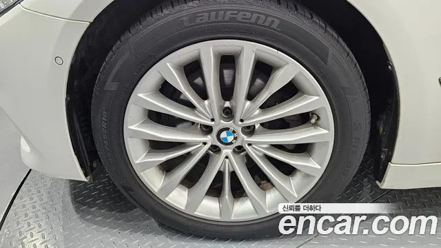 BMW 5-Series 2018 thumb 5