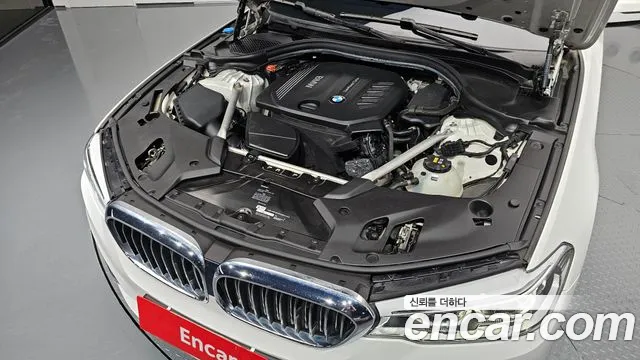 BMW 5-Series 2018 thumb 6