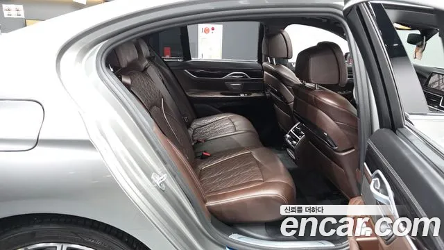 BMW 7-Series 2021 thumb 12