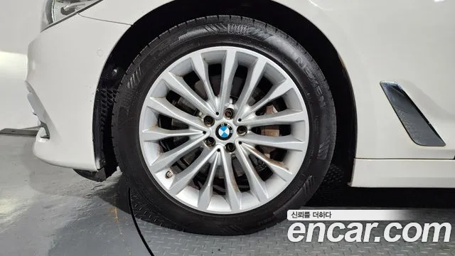 BMW 5 серии 2019 thumb 5